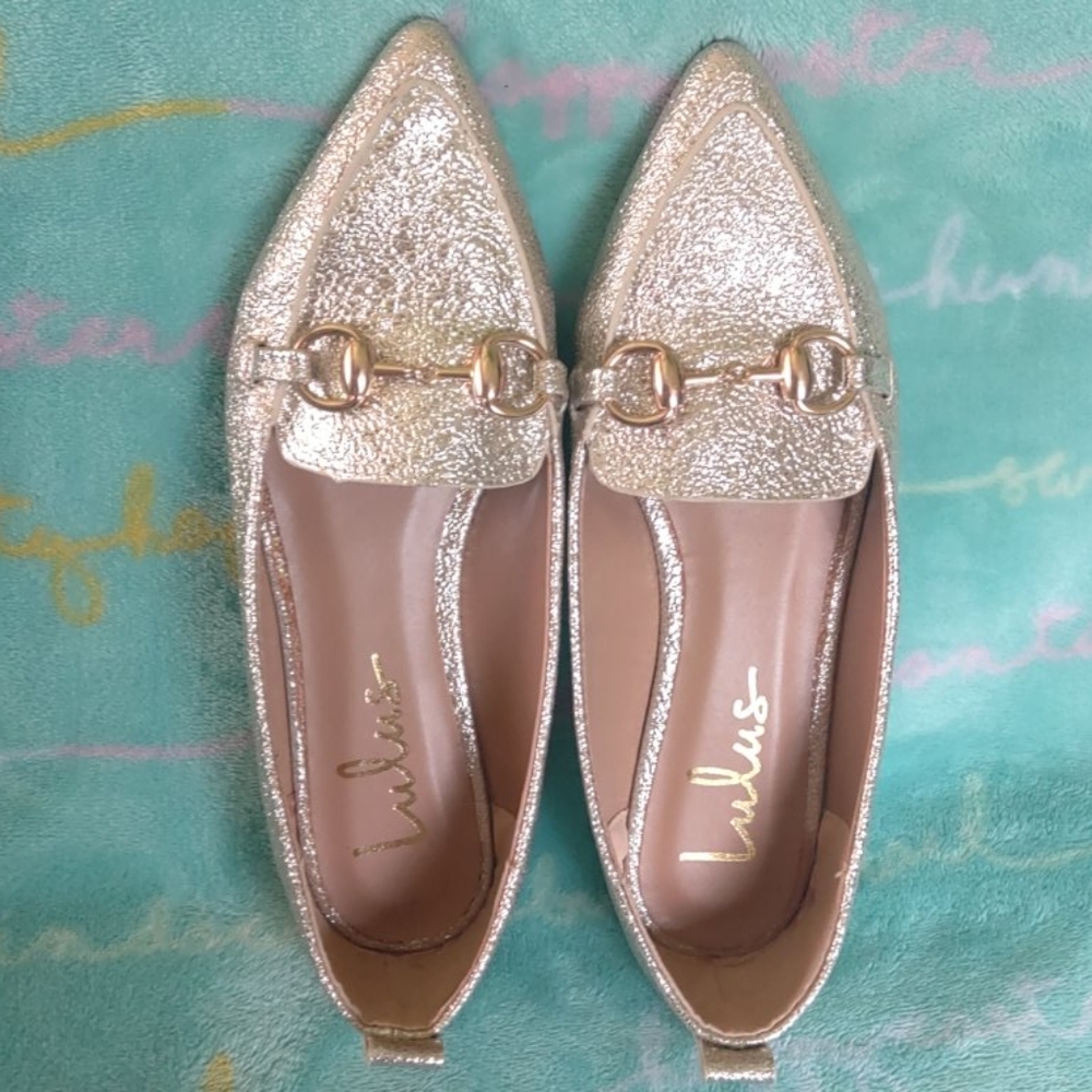 Flat shoes